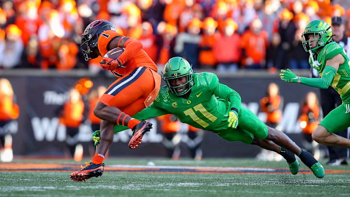 Oregon   s Trikweze Bridges wraps up Oregon State   s Tyjon Lindsey as the No. 9 Oregon Ducks take