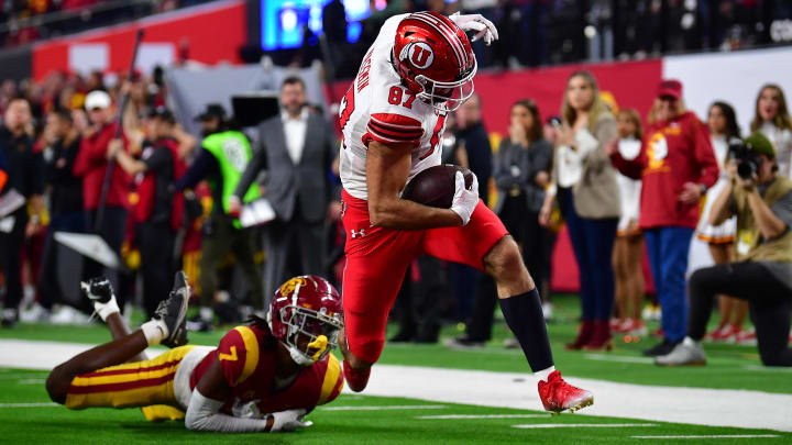 Dec 2, 2022; Las Vegas, NV, USA; Utah Utes tight end Thomas Yassmin (87) runs the ball for a touchdown ahead of Southern California Trojans defensive back Calen Bullock (7) during the second half in the PAC-12 Football Championship at Allegiant Stadium. Mandatory Credit: Gary A. Vasquez-USA TODAY Sports