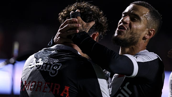 Philippe Coutinho brilhou na vitória do Vasco da Gama pela 12ª rodada do Brasileirão Philippe Coutinho brilhou na vitória do Vasco da Gama pela 12ª rodada do Brasileirão