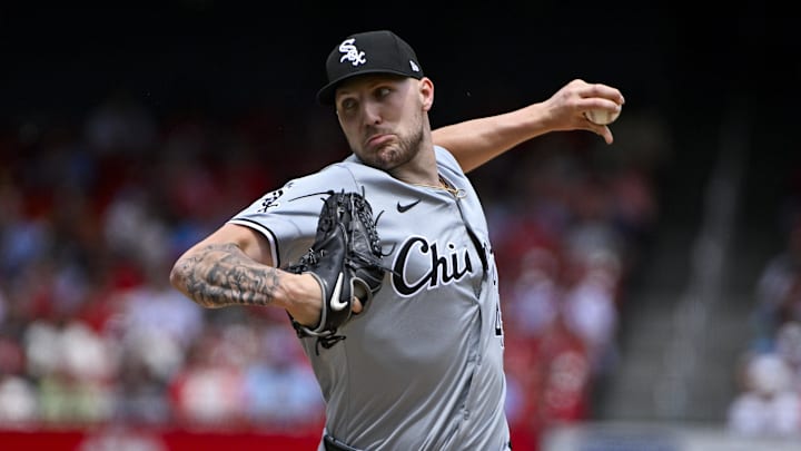 May 5, 2024; St. Louis, Missouri, USA;  Chicago White Sox starting pitcher Garrett Crochet (45) pitches against the St. Louis Cardinals during the first inning at Busch Stadium. Mandatory Credit: Jeff Curry-Imagn Images