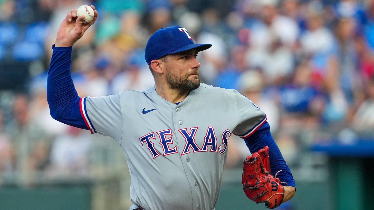 Nathan Eovaldi scratched from start with knee soreness