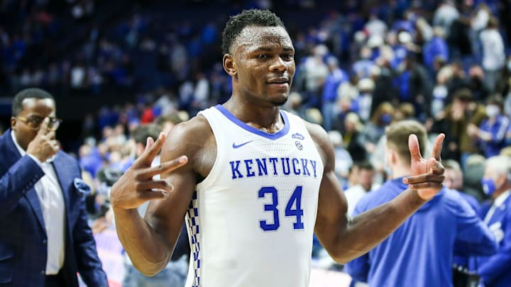 Kentucky's Oscar Tshiebwe walks off the court after the Wildcats defeated Georgia 92-77 Saturday