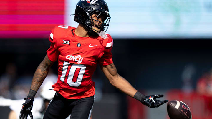 Cincinnati Bearcats wide receiver Caleb Goodie (10) drops a pass in the fourth quarter of the NCAA football game between the Cincinnati Bearcats and UCF Knights at Nippert Stadium in Cincinnati on Oct. 11, 2025.