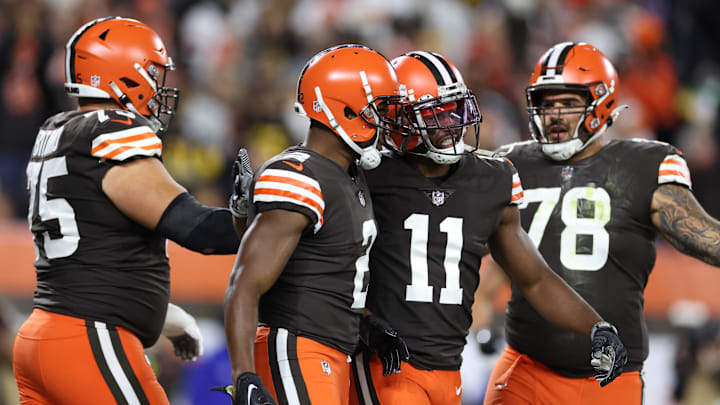 Pittsburgh Steelers v Cleveland Browns
