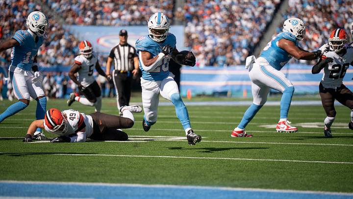 Tennessee Titans running back Tony Pollard (20) runs in his second touchdown during the first quarter against the Cleveland Browns at Nissan Stadium in Nashville, Tenn., Sunday, Oct. 25, 2026. Tennessee Titans running back Tony Pollard (20) runs in his second touchdown during the first quarter against the Cleveland Browns at Nissan Stadium in Nashville, Tenn., Sunday, Oct. 25, 2026.