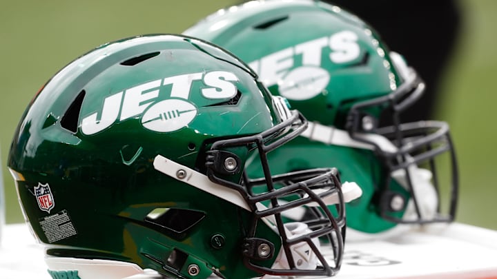 Oct 2, 2022; Pittsburgh, Pennsylvania, USA; New York Jets helmets on the sidelines against the Pittsburgh Steelers during the second quarter at Acrisure Stadium. Mandatory Credit: Charles LeClaire-Imagn Images Oct 2, 2022; Pittsburgh, Pennsylvania, USA; New York Jets helmets on the sidelines against the Pittsburgh Steelers during the second quarter at Acrisure Stadium. Mandatory Credit: Charles LeClaire-Imagn Images