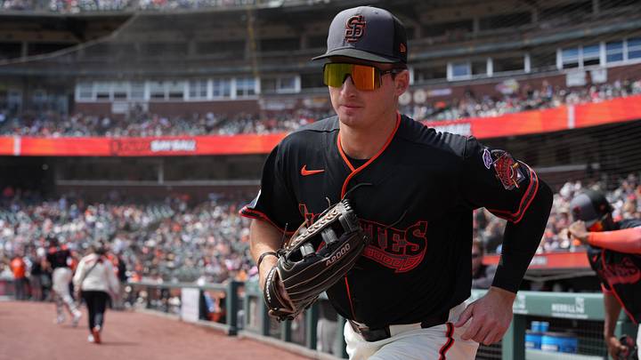 San Francisco Giants left fielder Turner Hill jogs onto the field |  Credit: Darren Yamashita