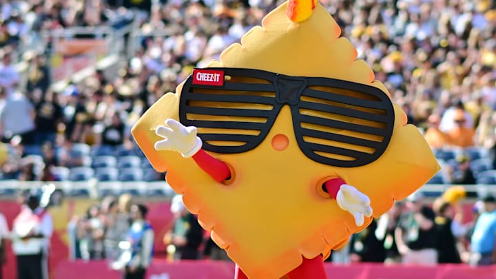 Cheez-It Citrus Bowl - Iowa v Tennessee