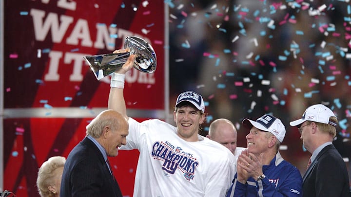 Eli Manning holds the trophy after Super Bowl XLII.

7xl00lnk