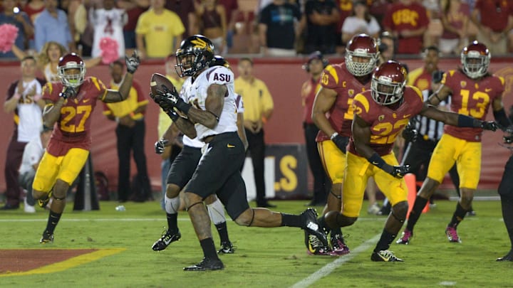 Oct 4, 2014; Los Angeles, CA, USA; Arizona State Sun Devils receiver Jaelen Strong (21) catches a 53-yard touchdown pass while defended by Southern California Trojans linebacker Hayes Pullard (10) and safety Leon McQuay III (22) on the final play of the game at Los Angeles Memorial Coliseum. Arizona State defeated USC 38-34. Mandatory Credit: Kirby Lee-Imagn Images