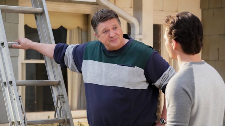 “A New Home and a Traditional Texas Torture” - George Sr. gets an exciting job offer, and Sheldon prepares for his move to California, on YOUNG SHELDON, Thursday, May 9 (8:31-9:01 PM, ET/PT) on the CBS Television Network, and streaming on Paramount+ (live and on-demand for Paramount+ with SHOWTIME subscribers, or on-demand for Paramount+ Essential subscribers the day after the episode airs)*. Pictured (L-R): Lance Barber as George Sr. and Montana Jordan as Georgie Photo Credit: Bill Inoshita /