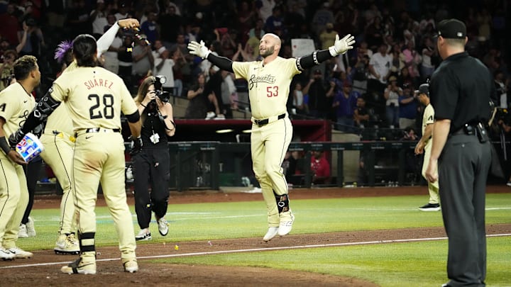 Arizona Diamondbacks Christian Walker (53) hit a two-run walk-off home run to beat the Los Angeles