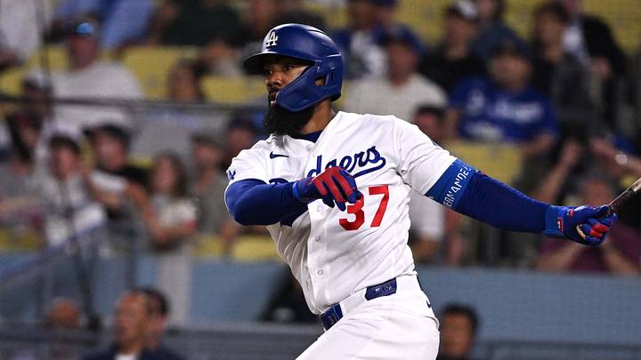St. Louis Cardinals defeated the Los Angeles Dodgers 8-6 in 10 innings to win a baseball game.