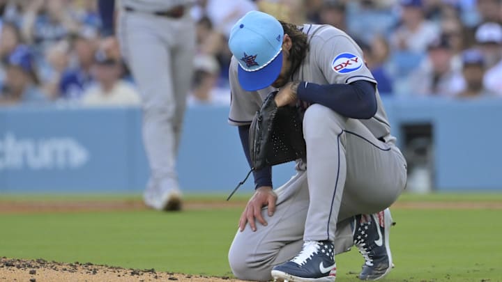 Astros player kneeling.