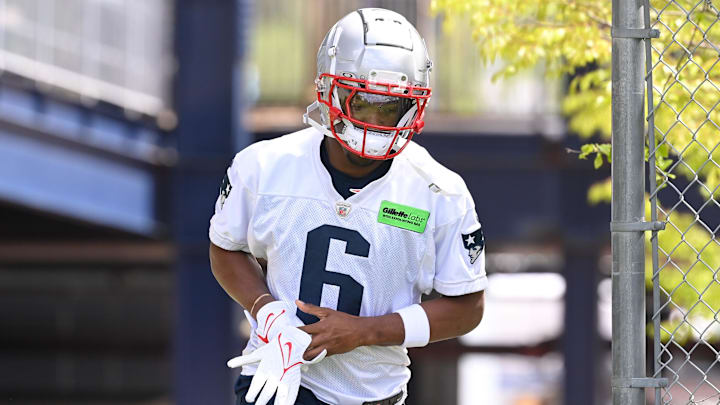 One anonymous NFL exec has off-field concerns regarding Patriots WR Javon Baker. 