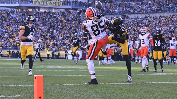 Dec 8, 2024; Pittsburgh, Pennsylvania, USA; Pittsburgh Steelers safety DeShon Elliott (25) breaks up a pass intended for Cleveland Browns tight end David Njoku (85) during the third quarter at Acrisure Stadium. Mandatory Credit: Barry Reeger-Imagn Images
