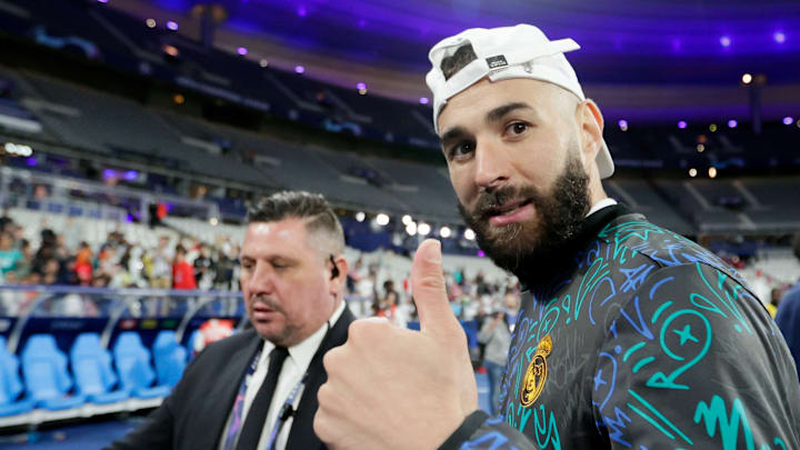 Benzema recibe el premio de la revista Benzema recibe el premio de la revista