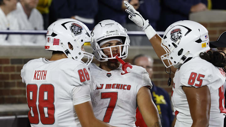 New Mexico Lobos tight end Dorian Thomas (7) receives congratulations from teammates.