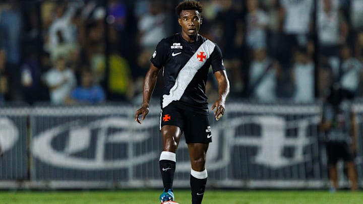 Thiago Mendes está de volta ao time titular do Vasco da Gama para o clássico contra o Fluminense