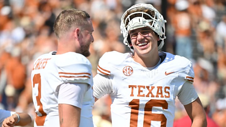 Texas QBs Arch Manning, Quinn Ewers