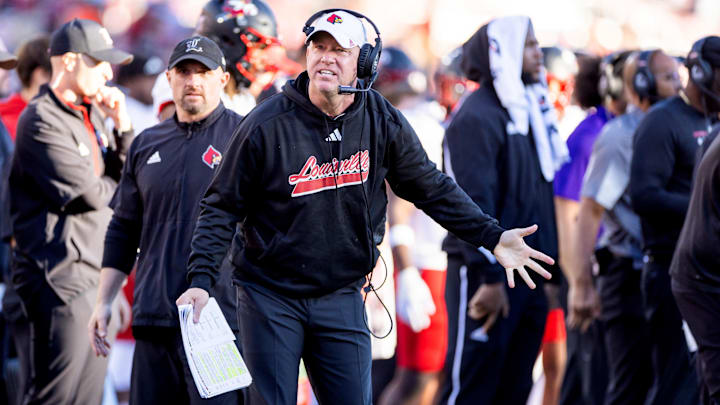 Louisville Cardinals head coach Jeff Brohm