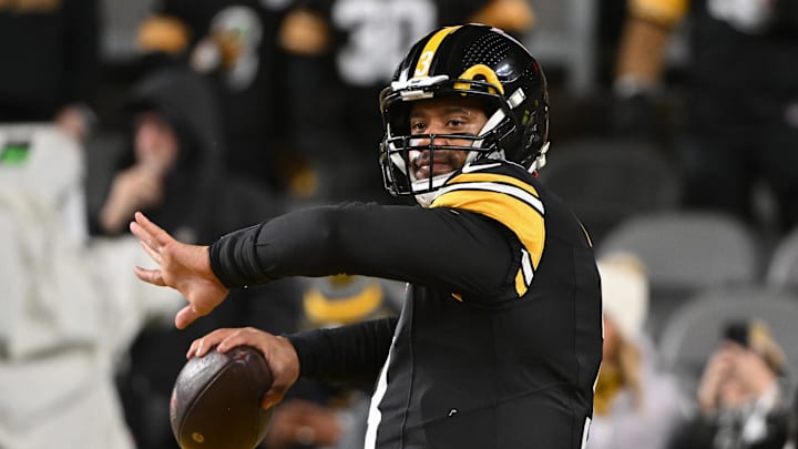 Jan 4, 2025; Pittsburgh, Pennsylvania, USA; Pittsburgh Steelers quarterback Russell Wilson warms up for a game against the Cincinnati Bengals at Acrisure Stadium. Mandatory Credit: Barry Reeger-Imagn Images Jan 4, 2025; Pittsburgh, Pennsylvania, USA; Pittsburgh Steelers quarterback Russell Wilson warms up for a game against the Cincinnati Bengals at Acrisure Stadium. Mandatory Credit: Barry Reeger-Imagn Images