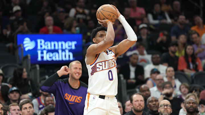 Apr 11, 2025; Phoenix, Arizona, USA; Phoenix Suns forward Ryan Dunn (0) shoots in front of Phoenix Suns center Mason Plumlee during the second half against the San Antonio Spurs at Footprint Center. Mandatory Credit: Joe Camporeale-Imagn Images