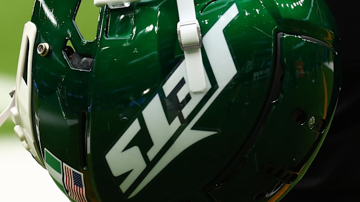 Oct 6, 2024; Tottenham, ENG; New York Jets helmets are held by staff before the match against Minnesota Vikings at Tottenham Hotspur Stadium. Mandatory Credit: Shaun Brooks-Imagn Images Oct 6, 2024; Tottenham, ENG; New York Jets helmets are held by staff before the match against Minnesota Vikings at Tottenham Hotspur Stadium. Mandatory Credit: Shaun Brooks-Imagn Images