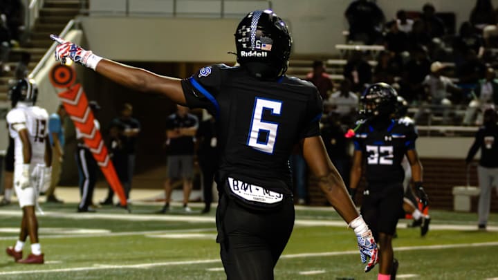 2027 edge rusher prospect Cam Hall 2027 edge rusher prospect Cam Hall