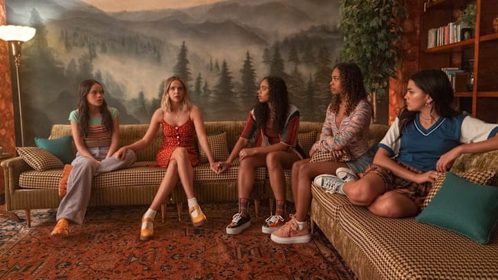 Pretty Little Liars: Summer School. Cr: WBTV