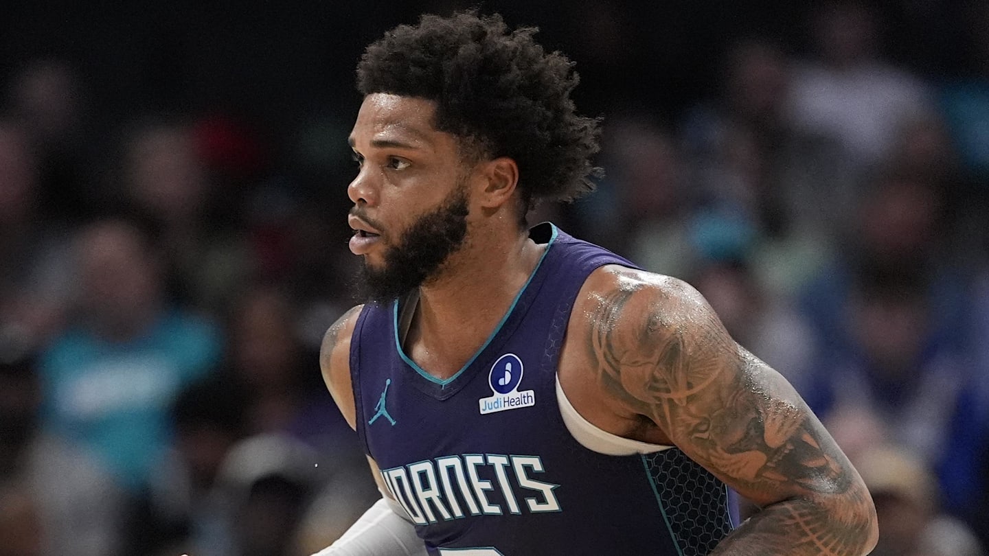 Hornets players preparing for game