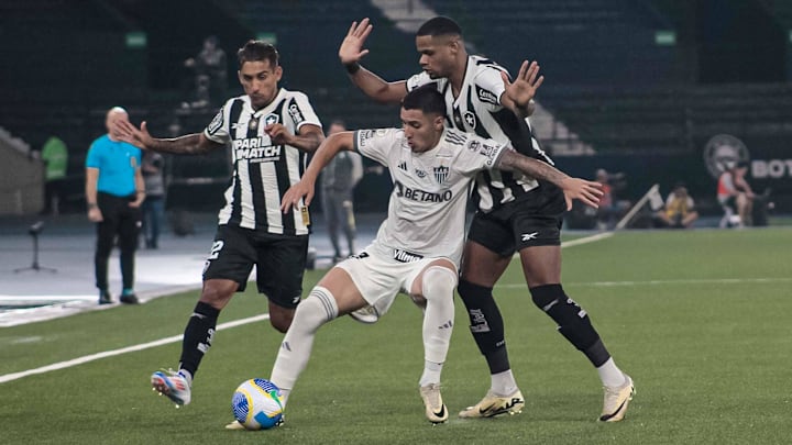 O Botafogo bateu o Atlético-MG por 3 a 0 no Primeiro Turno. O Botafogo bateu o Atlético-MG por 3 a 0 no Primeiro Turno.