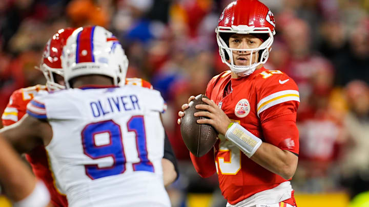 Kansas City Chiefs quarterback Patrick Mahomes (15) against Buffalo Bills defensive tackle Ed Oliver (91)
