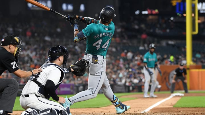 Seattle Mariners designated hitter Julio Rodríguez hits an RBI single against the Detroit Tigers on Wednesday at Comerica Park. Seattle Mariners designated hitter Julio Rodríguez hits an RBI single against the Detroit Tigers on Wednesday at Comerica Park.