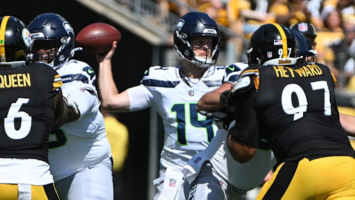 Seahawks quarterback Sam Darnold (14) throws a pass against the Steelers
