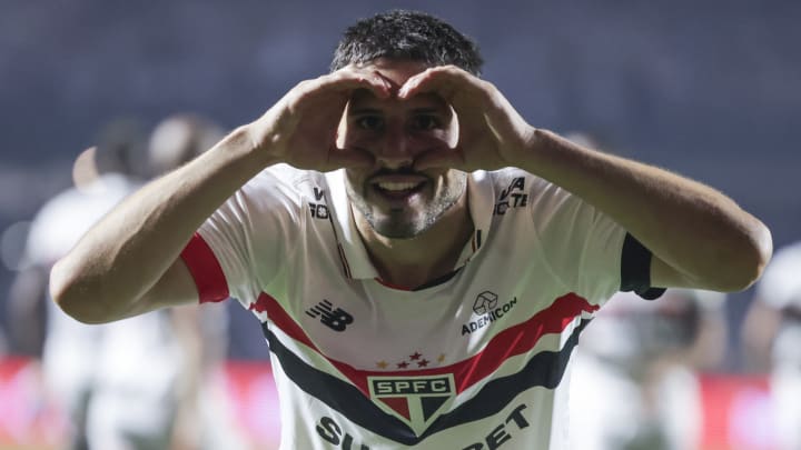 Calleri foi peça decisiva na classificação tricolor