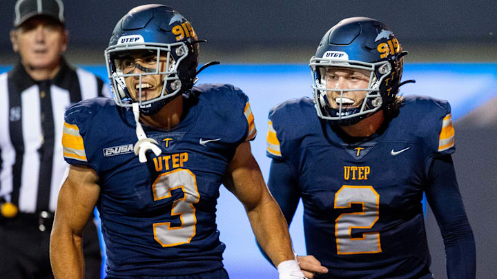 UTEP Miners running back Reynaldo Flores (3) and quarterback Gavin Hardison (2)