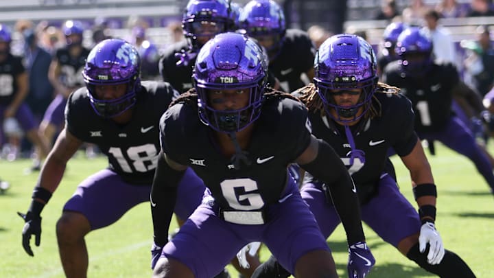 Shad Banks gets ready during the Frogs pregame routine. 