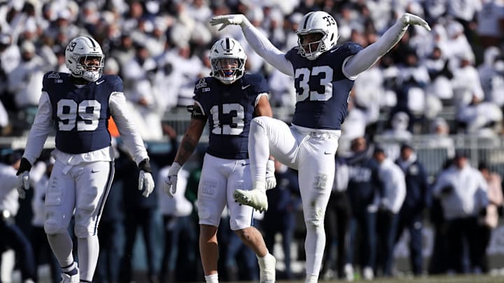 Penn State Nittany Lions defensive end Dani Dennis-Sutton (33)
