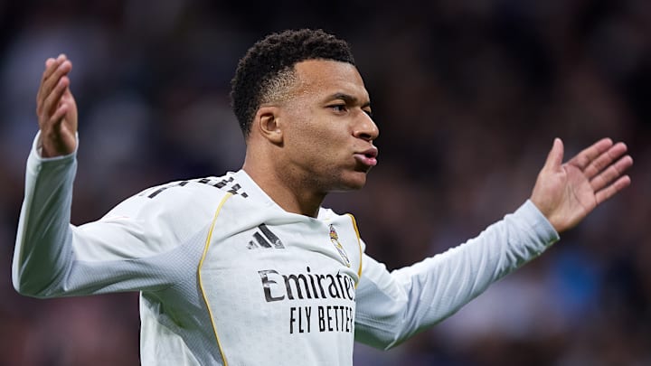 Kylian Mbappé est titulaire avec le Real Madrid.