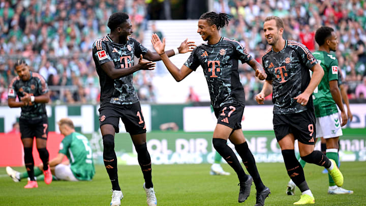 Alphonso Davies, Michael Olise und Harry Kane beim Jubeln