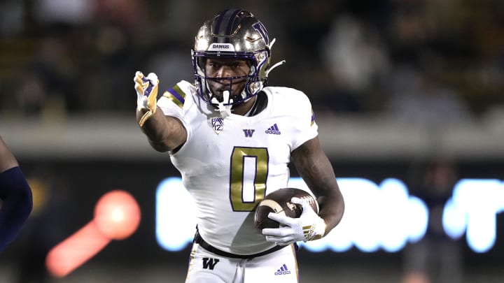 Oct 22, 2022; Berkeley, California, USA; Washington Huskies wide receiver Giles Jackson (0) gestures after catching a pass against the California Golden Bears during the third quarter at FTX Field at California Memorial Stadium. Mandatory Credit: Darren Yamashita-USA TODAY Sports Oct 22, 2022; Berkeley, California, USA; Washington Huskies wide receiver Giles Jackson (0) gestures after catching a pass against the California Golden Bears during the third quarter at FTX Field at California Memorial Stadium. Mandatory Credit: Darren Yamashita-USA TODAY Sports