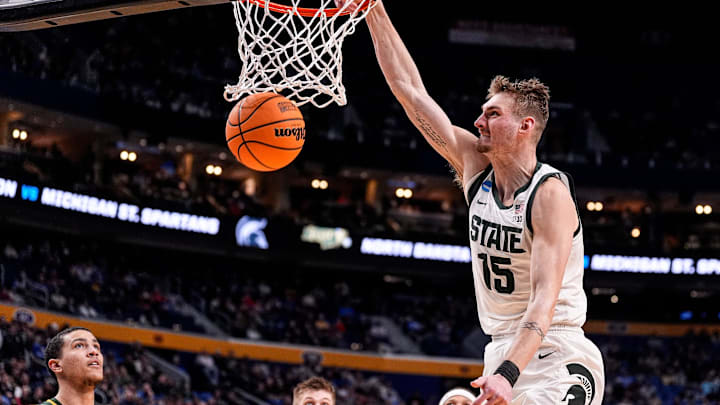 Michigan State center Carson Cooper (15) dunks against North Dakota State during the second half of NCAA Tournament First Round at KeyBank Center in Buffalo on Thursday, March 19, 2026.
