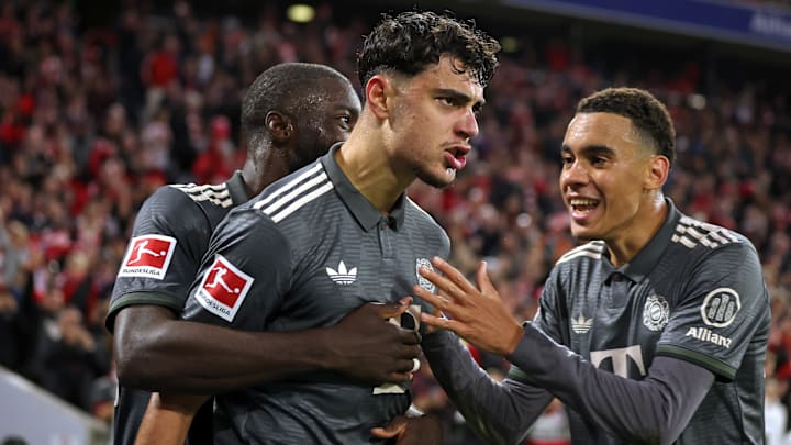 Jamal Musiala, Aleksandar Pavlovic und Dayot Upamecano könnten auch in fünf Jahren eine tragende Rolle spielen. 