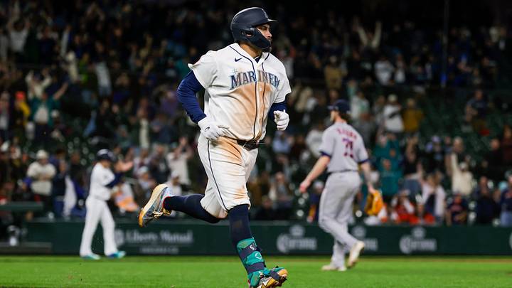 Sep 23, 2026; Seattle, Washington, USA; Seattle Mariners first baseman Josh Naylor (12) hits a walk-off RBI-single against Houston Astros relief pitcher Josh Hader (71) during the tenth inning at T-Mobile Park. Mandatory Credit: Joe Nicholson-Imagn Images Sep 23, 2026; Seattle, Washington, USA; Seattle Mariners first baseman Josh Naylor (12) hits a walk-off RBI-single against Houston Astros relief pitcher Josh Hader (71) during the tenth inning at T-Mobile Park. Mandatory Credit: Joe Nicholson-Imagn Images