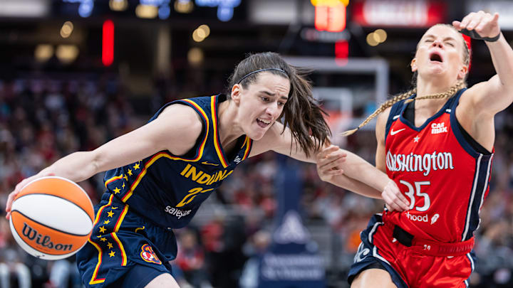 Caitlin Clark, Julie Vanloo