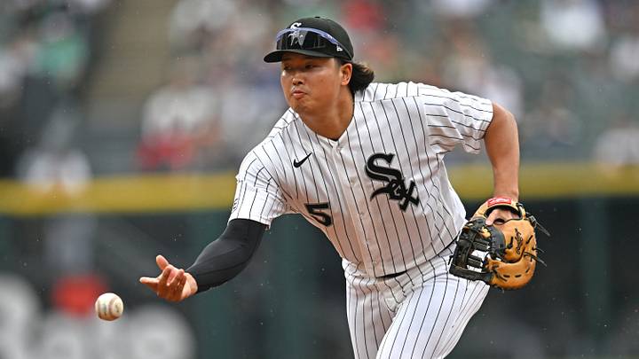 Sep 19, 2026; Chicago, Illinois, USA; Chicago White Sox first baseman Munetaka Murakami (5) tosses the ball to first base to force an out against the Detroit Tigers during the eighth inning at Rate Field. Mandatory Credit: Patrick Gorski-Imagn Images Sep 19, 2026; Chicago, Illinois, USA; Chicago White Sox first baseman Munetaka Murakami (5) tosses the ball to first base to force an out against the Detroit Tigers during the eighth inning at Rate Field. Mandatory Credit: Patrick Gorski-Imagn Images