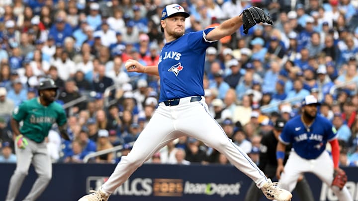 Oct 13, 2025; Toronto, Ontario, CAN; Toronto Blue Jays pitcher Trey Yesavage (39) pitches against the Seattle Mariners in the first inning during game two of the ALCS round for the 2025 MLB playoffs at Rogers Centre. Oct 13, 2025; Toronto, Ontario, CAN; Toronto Blue Jays pitcher Trey Yesavage (39) pitches against the Seattle Mariners in the first inning during game two of the ALCS round for the 2025 MLB playoffs at Rogers Centre.