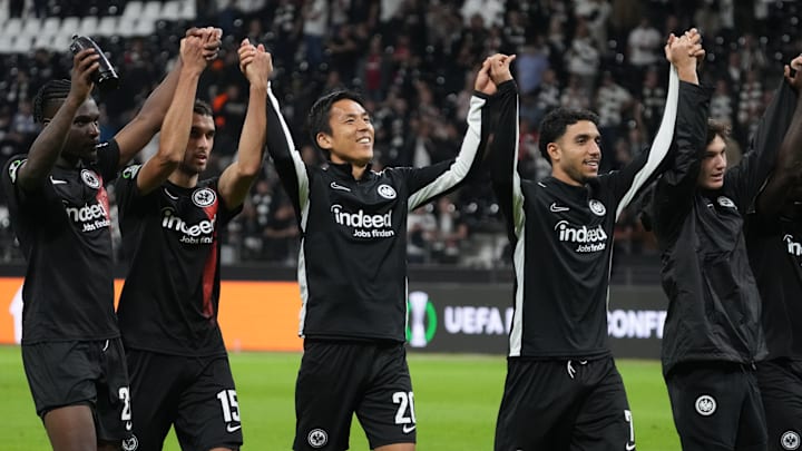 Die SGE bejubelt den Sieg über Aberdeen Die SGE bejubelt den Sieg über Aberdeen