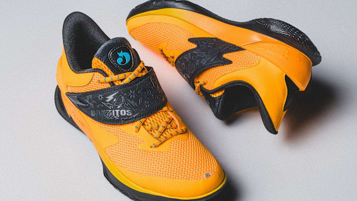 The Curry Fox 1 in the '‘Banzitos' colorway. The Curry Fox 1 in the '‘Banzitos' colorway.